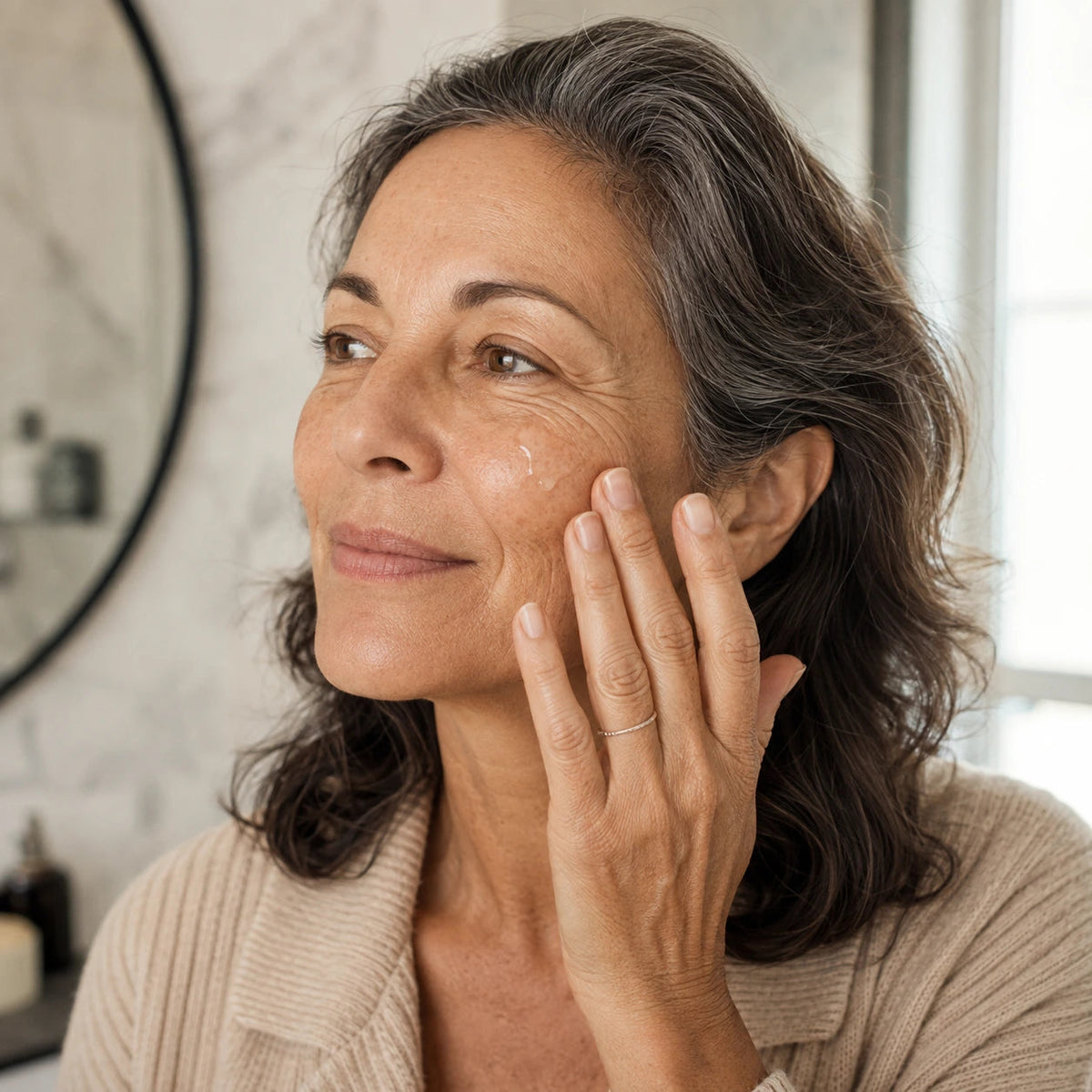Elysarne Serum – Massage bei der Anwendung